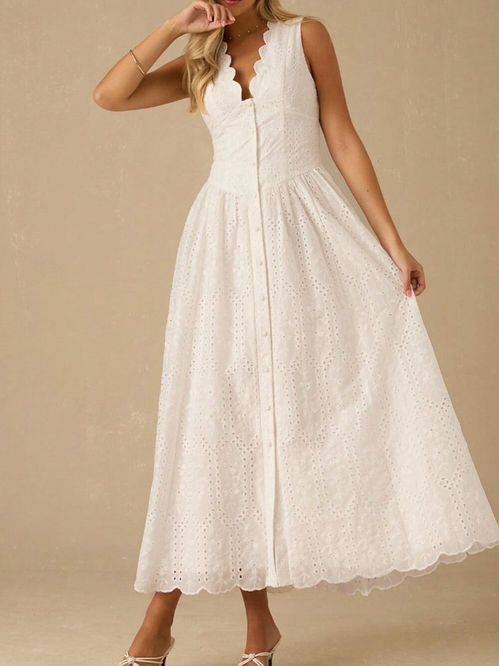 White Elegant Women's Embroidery Maxi Dress - Picture 4 of 8